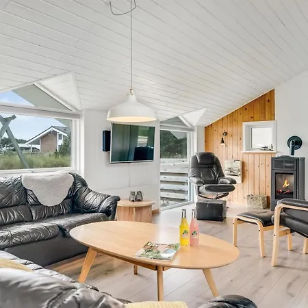 Luzy - 600m From The Sea By Interhome *